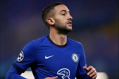 بعد 21 عامًا من الاحتراف.. حكيم زياش يعود لمواصلة الرحلة مع الوداد